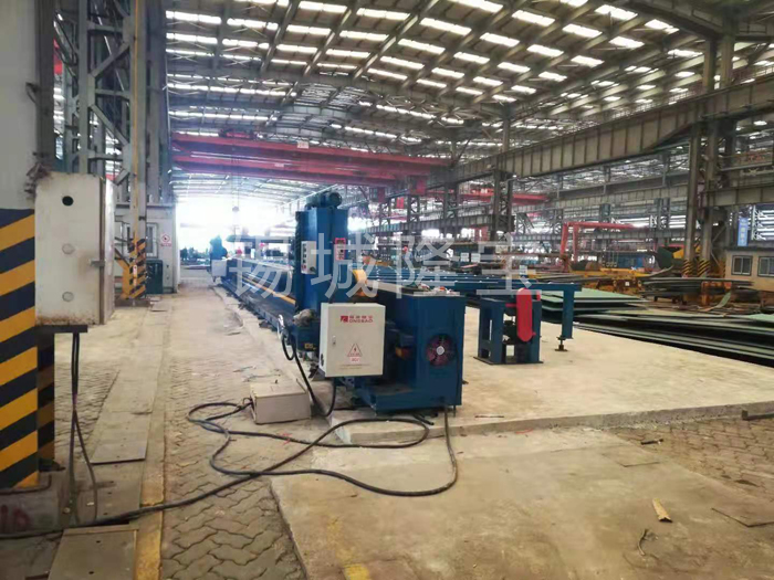 直角無(wú)梁銑邊機(jī)使用現(xiàn)場(chǎng)1 直角無(wú)梁銑邊機(jī)使用現(xiàn)場(chǎng)1